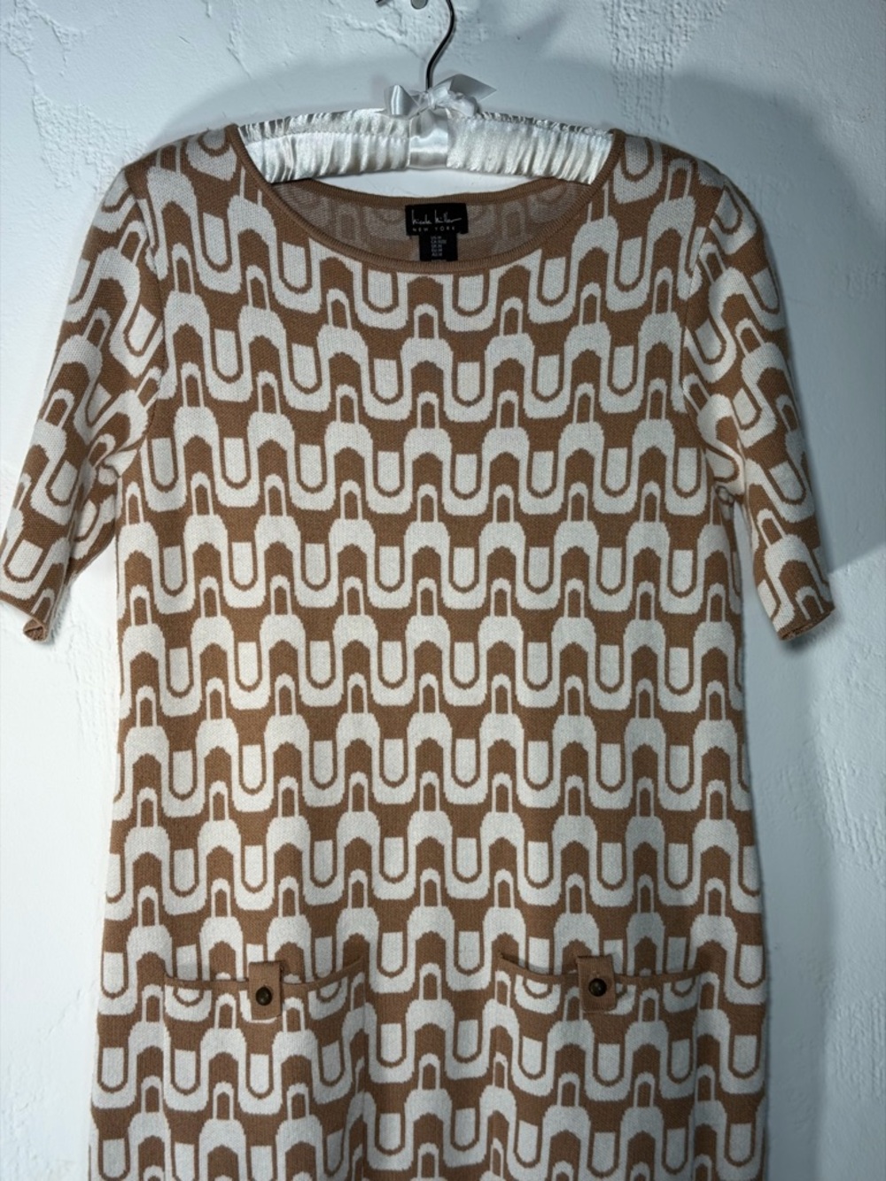 Nicole Miller SS Geometric Knit Dress in Cream and Brown- above knee - beautiful - Picture 3 of 10